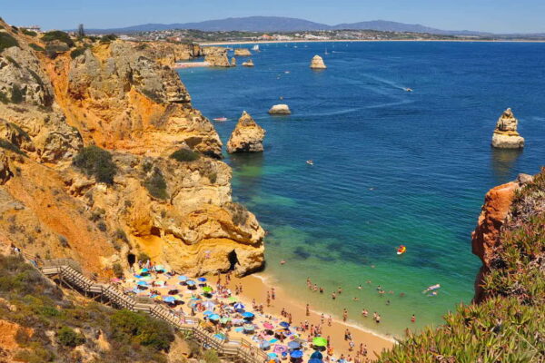 As 10 melhores praias do Algarve (Portugal) – e dicas de hotéis para uma estadia perfeita!